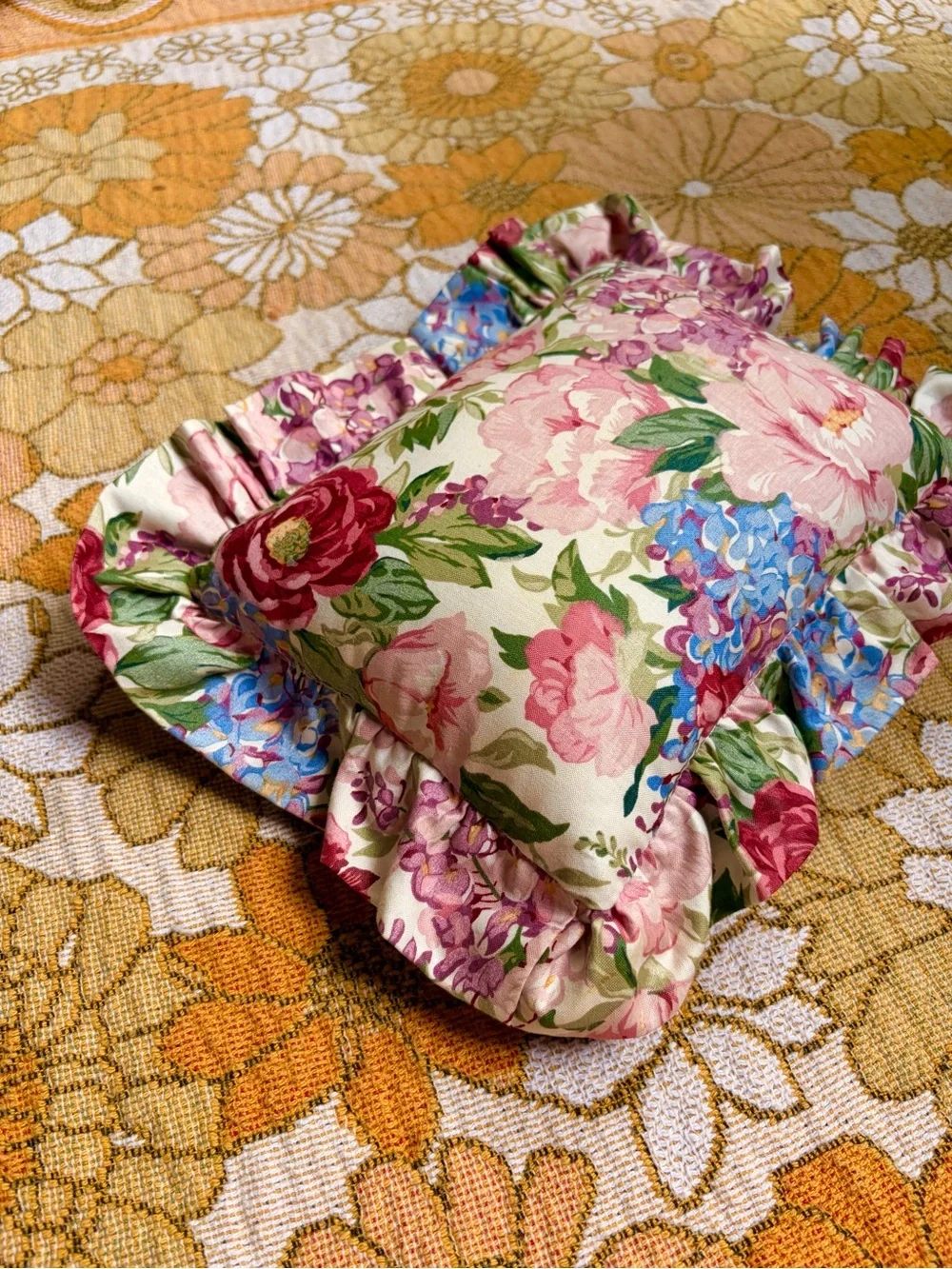 🎀🌸✨ Vintage 90s Grandmacore Ruffled Floral Pillow ✨🌸🎀